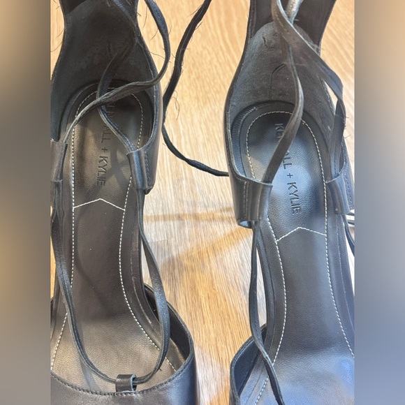 Kendall + Kylie Heels Black - Picture 5 of 7